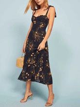 Maxikleid mit Rüschen und Strumpfhaltern und Blumenmuster